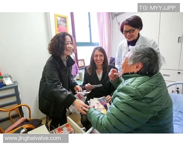 篮球明星关爱社会扶持老人展现温暖人性之美