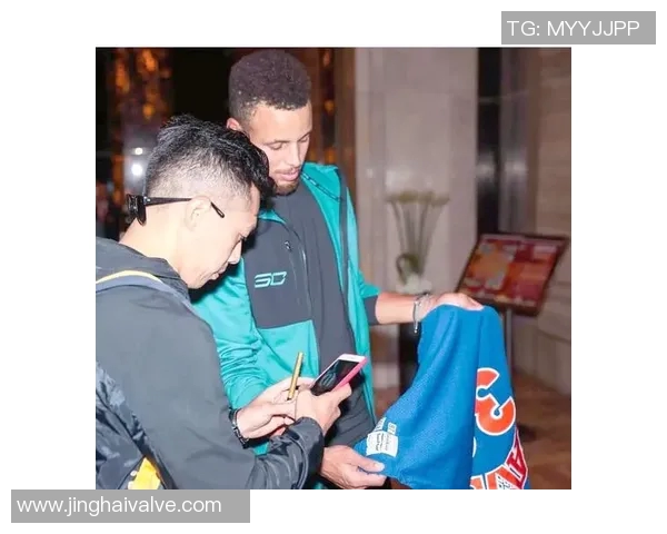 篮球明星库里的球衣背后故事与其传奇生涯的完美结合 篮球明星库里的球衣背后故事与其传奇生涯的完美结合
